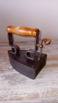 Predám peknú starú liatinovú žehličku - 3