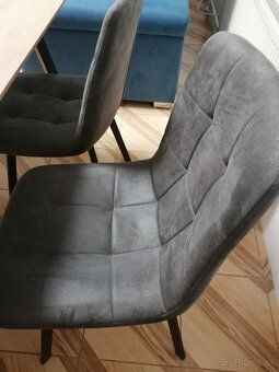 Stôl a 4 stoličky - 3