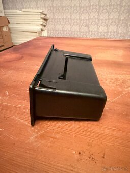 Predám čiernu plastovú odkladaciu priehradku do interiéru - 3