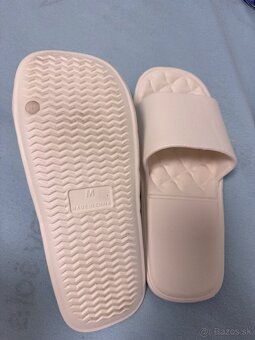 Krabica oblecenia + odsavacka - 3