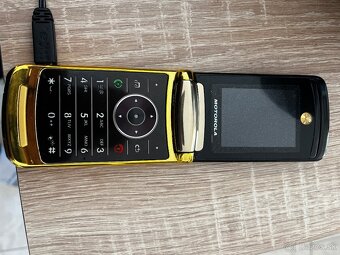 Motorola Razr V8 Zlata - 3