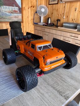 Arrma notorious 6s - 3