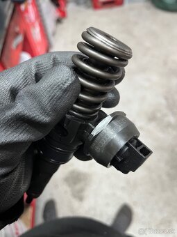 Vstrekovace 1.9 TDI PD 038130073 - 3