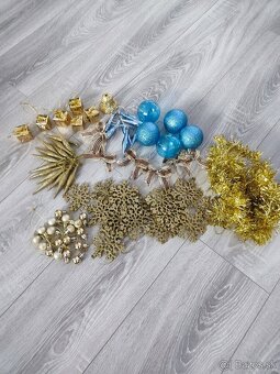 vianočný stromček, vianočné ozdoby, svetielka - 3