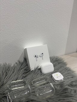 AirPods Pro + 2x Obal - 3