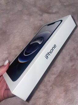 Nový iPhone 16e 128 GB Black - 3