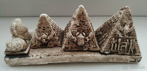Pyramídy- dekoračný predmet dovezený z Egypta - 3