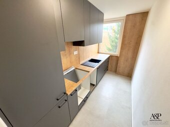 KOMPLETNE REKONŚTRUOVANÝ 3 IZBOVÝ BYT, 66M2, HOSPODÁRSKA UL. - 3