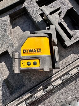 Predám profesionálny zelený laser DEWALT DW088CG - 3