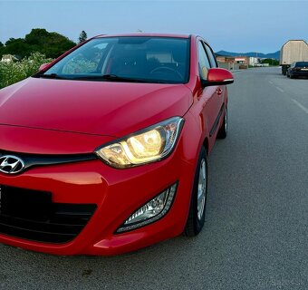 Hyundai i20 1.4i 16V Style A/T - 3