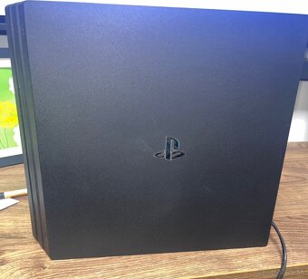 PS4 pro 1TB 1 ovladač,spodné tlačidlá,nabíjačka - 3