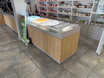 Presklené regály, vitríny - 3