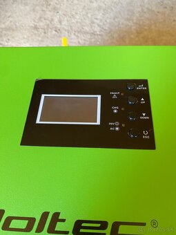 Predám solárny invertor Qoltec 3,5kw 1f - 3