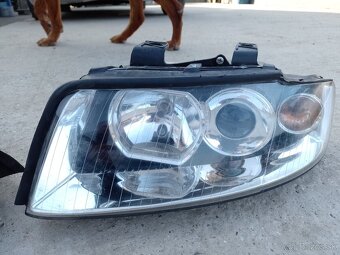 Predám predné svetlá na Audi A4 b6 - 3
