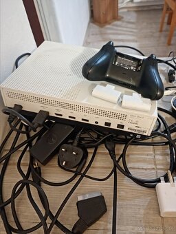 Xbox One S - 3