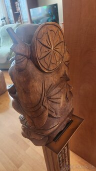Rucne vyrezavana drevena socha - 3