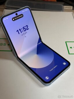 Samsung Galaxy ZFlip 6 modrý - 3