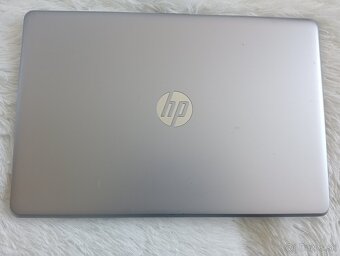 predám notebook Hp 250 G6 , Intel core i5 ,12gb ram ,ssd - 3