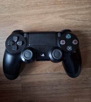 Playstation 4 pro + 2 ovládače + 2 hry - 3