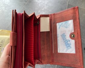 Dámska červená kožená peňaženka Wild. - 3