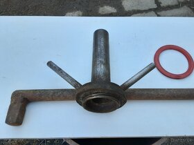 Sudy ocel . 200 l a výlevka na sud + klúč na sud ,pumpy . - 3
