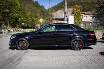 Mercedes E 63 AMG Performance, Krásny stav, Pano, Distronic - 3
