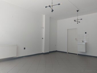REZERVOVANÉ Obchodný priestor 30 m2 Nám. sv. Anny Trenčín - 3