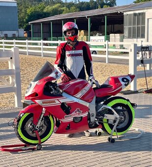 Suzuki GSXR 750 - 3