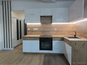 Prenájom 2 izbového bytu na námestí - 3