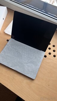 MacBook Pro 14" M5 -Cosmic Black -Úplne nový 16GB/ 1000 GB - 3