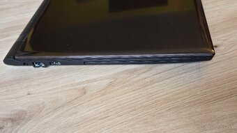 Toshiba Satellite L50-C - 3