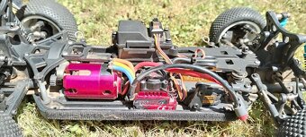 Predám buggy Quanum Vandal 1/10 - 3