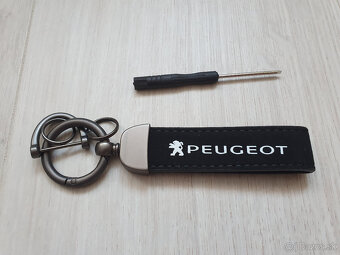 kožená klúčenka skoda, peugeot - 3