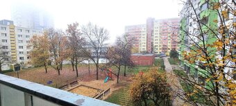 ČISTÝ 3i. BYT S NOVOU SEDAČKOU, POSTEĽAMI A KOBERCOM / BA IV - 3