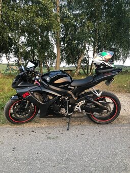 Suzuki GSXR 600 K7 - 3