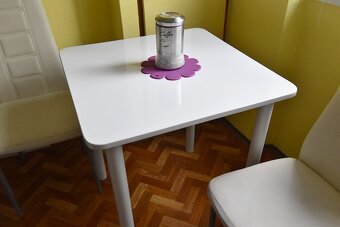 stol do kuchyne 70 x 70 + 2 pekne moderne stoličky - 3