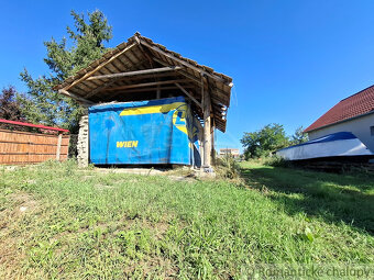 Pozemok so starým domom a inžinierskymi sieťami v obci Kra - 3