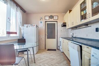 3-izbový byt s 2 balkónmi blízko centra, Nové Zámky – 72,51m - 3