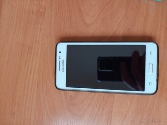 Starý ale funkčný Samsung - 3