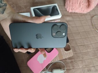 Predám iPhone 15 Pro Max 256 GB - Black - 3