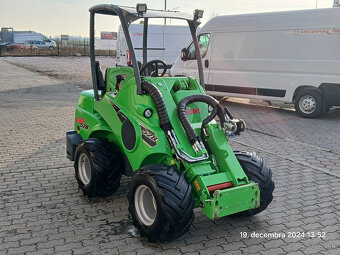 univerzalny teleskopický nakladač AVANT 528 - 3