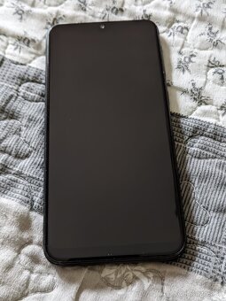 Predám Samsung A20e dual sim čierny voľný na všetky siete v - 3