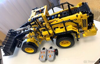 LEGO 42030 Volvo L350F Wheel Loader (2014) - 3