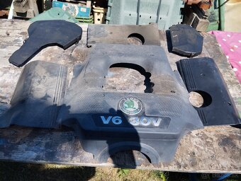Predám kryty motora na škoda Superb 1 2,8  V6 - 3