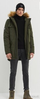 Zimná bunda-parka s kapucňou - 3