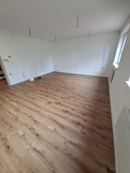 kancelária / služby - 3
