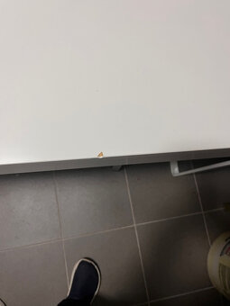 Predám písací stôl Micke Ikea - 3