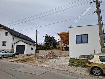 Na predaj novostavbu rodinného domu a samostatnej garáže - 3