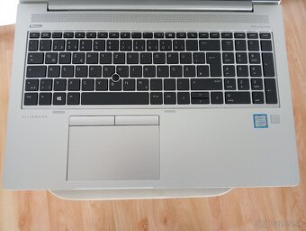 predám HP Elitebook 850 G5 , Intel Core i5 , 16gb ram , ssd - 3