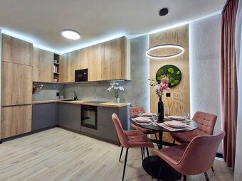 MODERNÝ, PO REKONŠTRUKCIÍ, 3i. BYT S LOGGIOU, ŠUSTEKOVÁ UL. - 3
